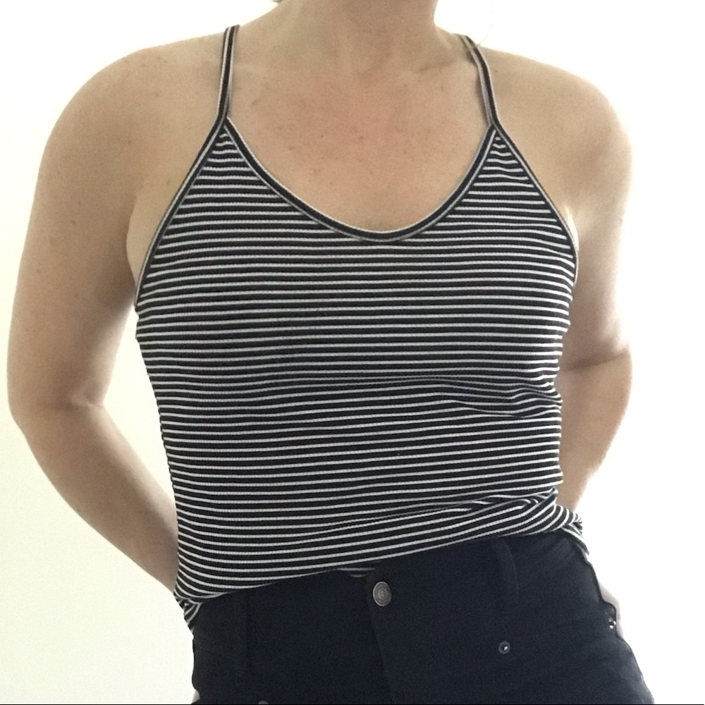 Black and white ribbed striped tank top - Picture 6 of 6